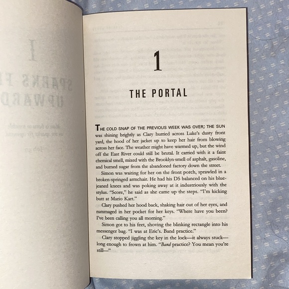 The Mortal Instruments book three “City of Glass” - Picture 4 of 4